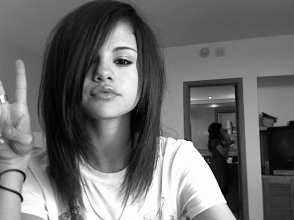 selena gomez new hairstyle. Selena Gomez New Haircut: in